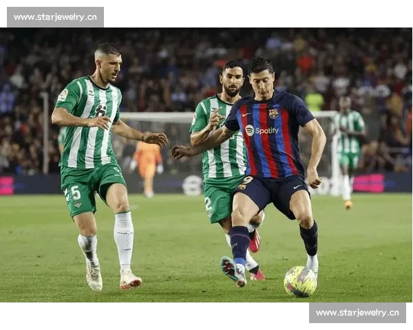 西甲PC版全面更新体验全新赛季赛事精彩引擎优化带来极致足球模拟享受